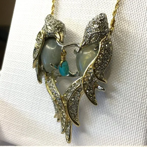 𝐀𝐋𝐄𝐗𝐈𝐒 𝐁𝐈𝐓𝐓𝐀𝐑 Labradorite & Crystal Love Birds Pendant Necklace - Picture 5 of 11
